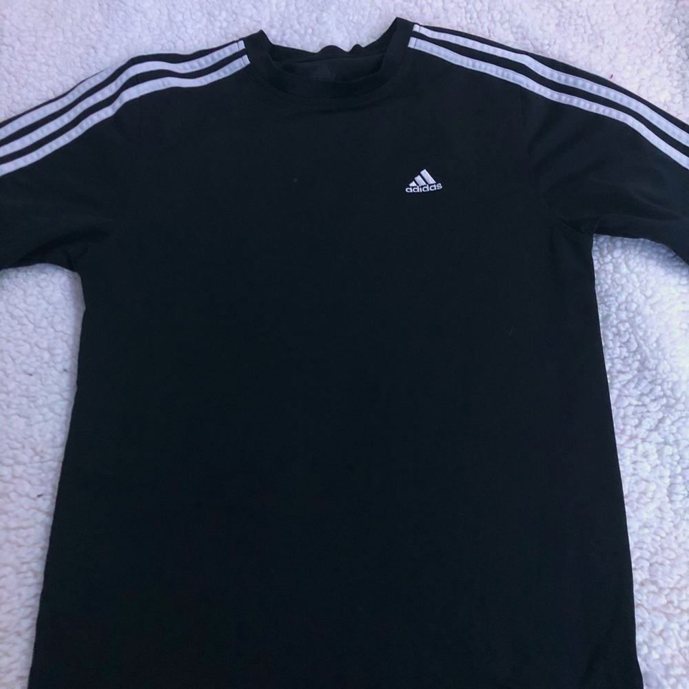 Adidas tee🏷